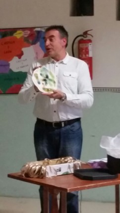 IMG-César y placa